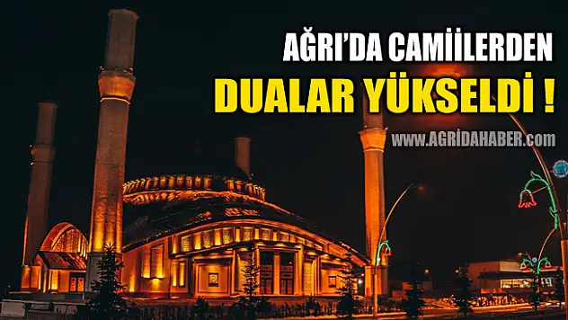 Ağrı'da camiler yatsı ezanının ardından dualar yükseldi