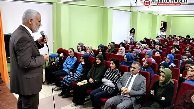 Müftü Topçu'dan Hayrettin Atmaca Anadolu Lisesinde 'Büyüklere Saygı' Konferansı