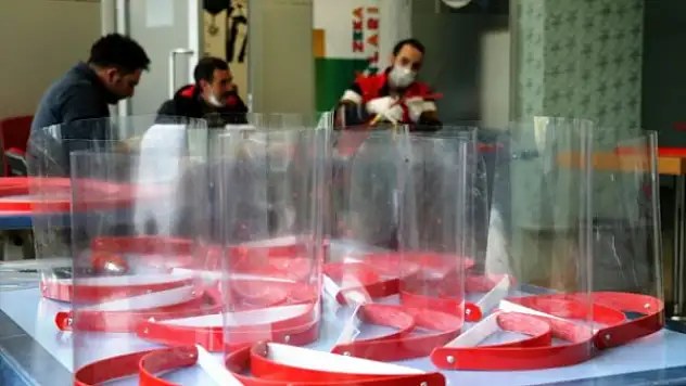 Sağlıkçılara maske üretiminde destek Ağrılı Gençlerden Geldi!
