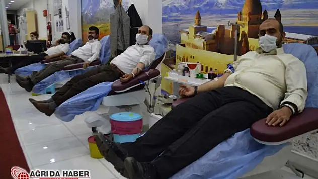 HÜDA PAR Ağrı Teşkilatı Kızılay'a kan bağışı yaptı