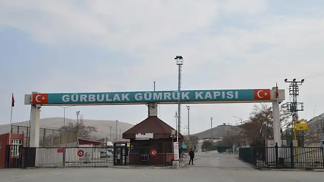 İran tarafında kalan TIR'lar Gürbulak'tan yurda dönüş yapamaya başladı