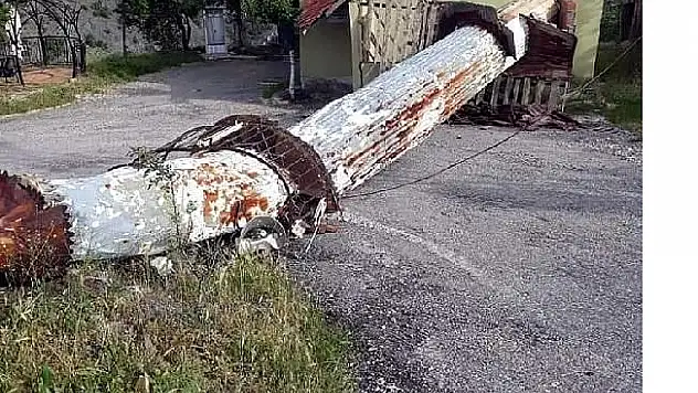 Şiddetli Rüzgar Minareyi Yıktı!