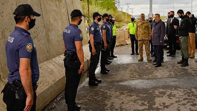 Vali Elban, Görev Başındaki Güvenlik Güçleri ile Bayramlaştı