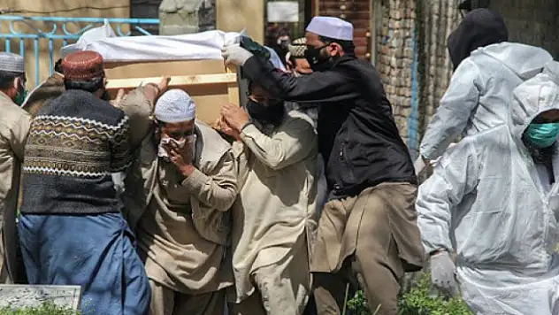 Pakistan'da Hastaneler doldu!