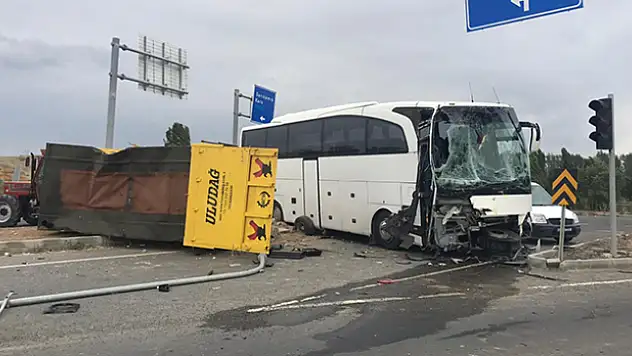 Ağrı Çevreyolu'nda Kaza! 4 kişi Yaralandı