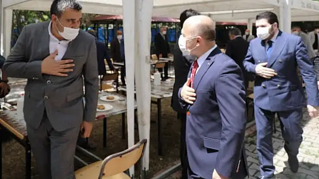 Ağrı'da Mesafeli Bayramlaşma Yapıldı