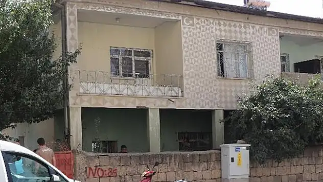 Hamile eşini karnından bıçakladı!