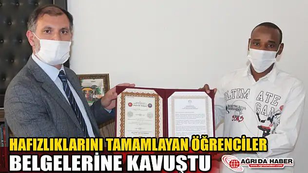 Ağrı'da Hafızlık Sınavında Başarılı Öğrencilere Belgeleri verildi