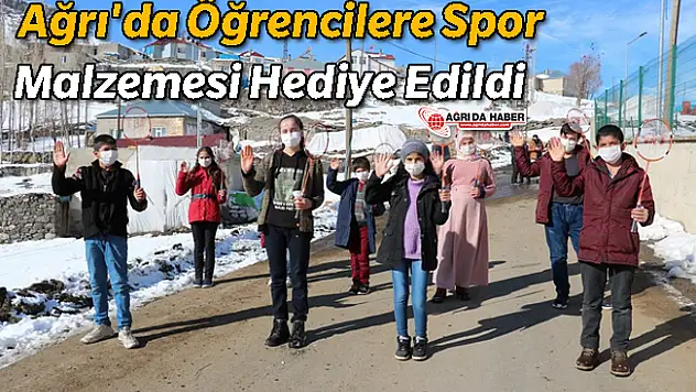 Ağrı'da Öğrencilere Spor Malzemesi Hediye Edildi