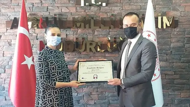 Ağrı Milli Eğitim Müdürü Tekin eTwinning'de Ödülleri Takdim Etti