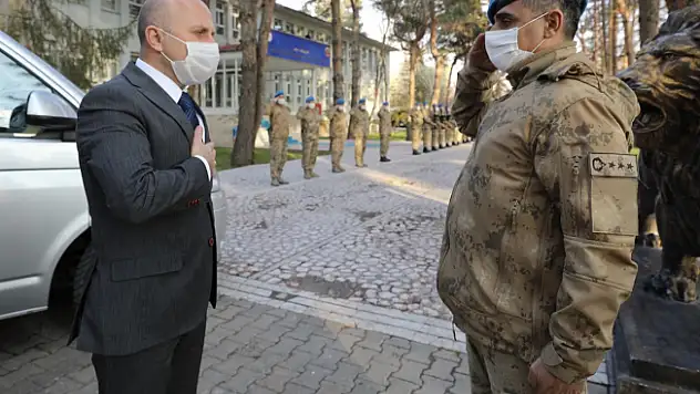 Vali Varol Komando Alay Komutanlığını Ziyaret Etti