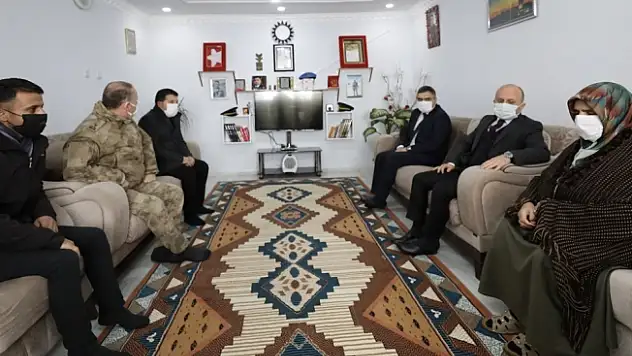 Vali Varol'dan Şehit Ailesine Ziyaret