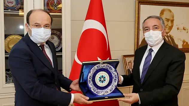 AİÇÜ Rektörü Karabulut, ETÜ Heyetini Misafir Etti