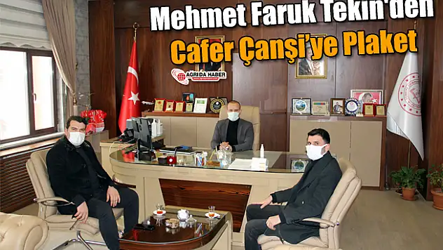 Mehmet Faruk Tekin'den Cafer Canşi'ye Plaket