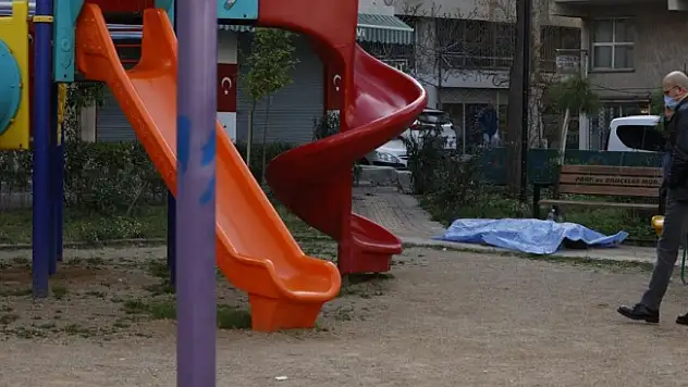 Antalya'da Parkta Bir Kişinin Cansız Bedeni Bulundu