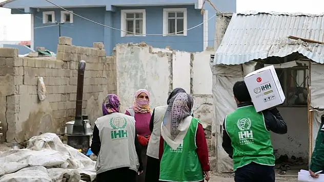 IHH Ağrı Ramazan'da Yaraları Sarıyor