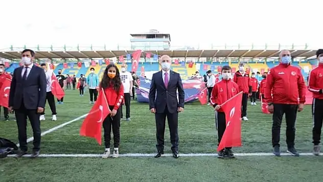Ağrı'da 19 Mayıs'da İstiklal Marşı Coşku İle Okundu
