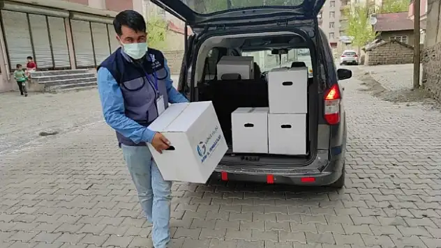 Gönül Elçisi Derneği Ağrı'da ihtiyaç sahibi ailelere ulaştı