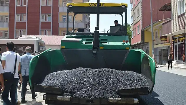 Ağrı'daki yollar asfaltlanıyor