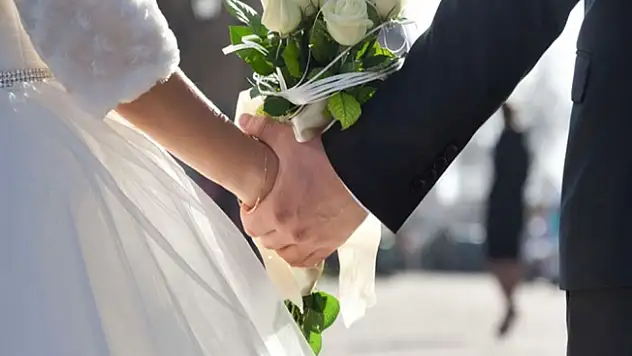 Aşı olmayan düğünlere giremeyecek!