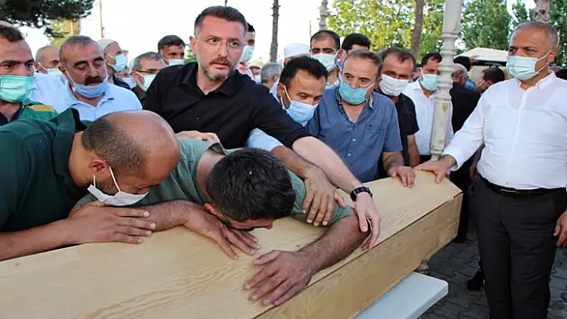 Derinöz Baraj Gölü'nde boğulan 5 kişi defnedildi