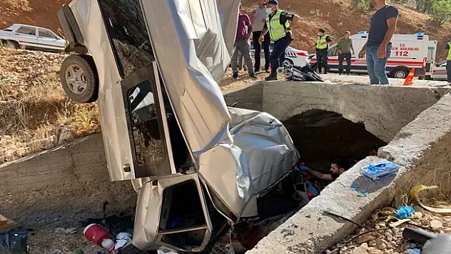 Minibüs Kaza Yaptı: 2 Ölü, 5 Yaralı!