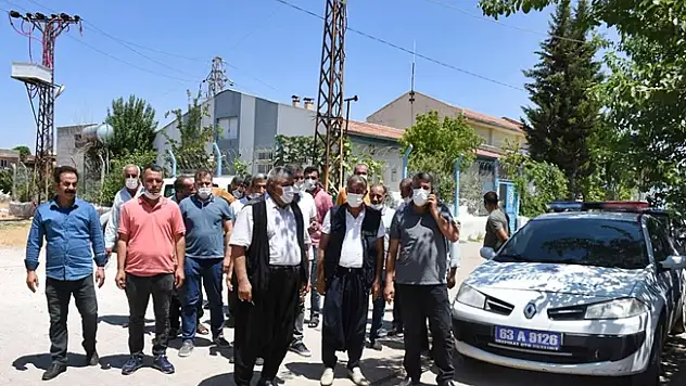 Muhtarlar elektrik kesintilerini protesto etti
