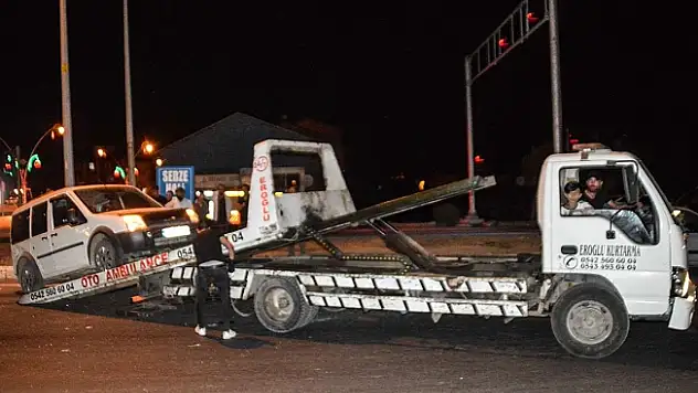 Ağrı'da trafik kazasında iki kişi yaralandı
