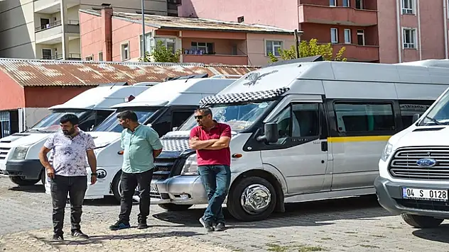 Ağrı'da okul servisi sahipleri pazartesi gününü bekliyor
