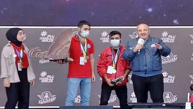 AİÇÜ Öğrencileri Altın Performans Ödülü Kazandı