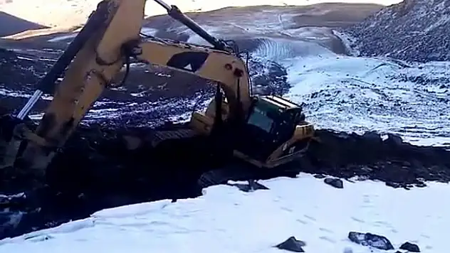 Süphan Dağı eteklerinde su çalışması