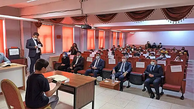 Ağrı'da Kur'an-ı Kerim ve Ezanı Güzel Okuma Yarışması Yapıldı