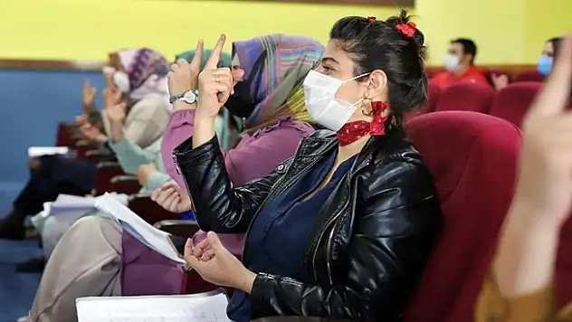 Ağrı'da personellere işaret dili eğitimi verildi