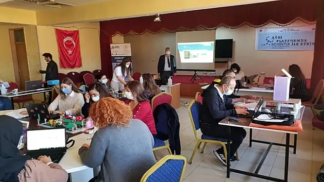 Ağrı'da Scientix STEM eğitimi başladı
