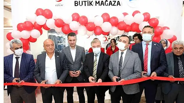 AİÇÜ'de Kızılay giyim mağazası açıldı
