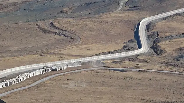 Van'da İran sınırına güvenlik duvarı örüldü