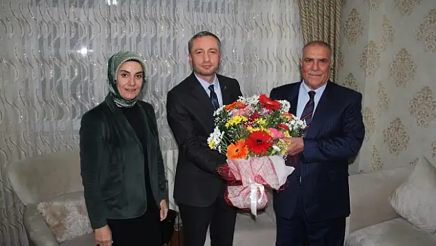 Ağrı'da emekli öğretmene vefa ziyareti