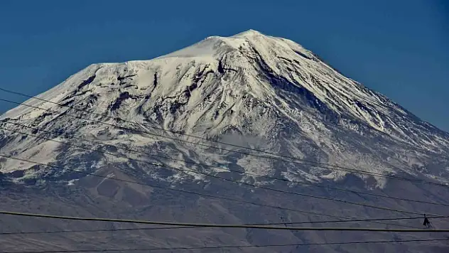 Ağrı Dağı'nda Kar Manzarası