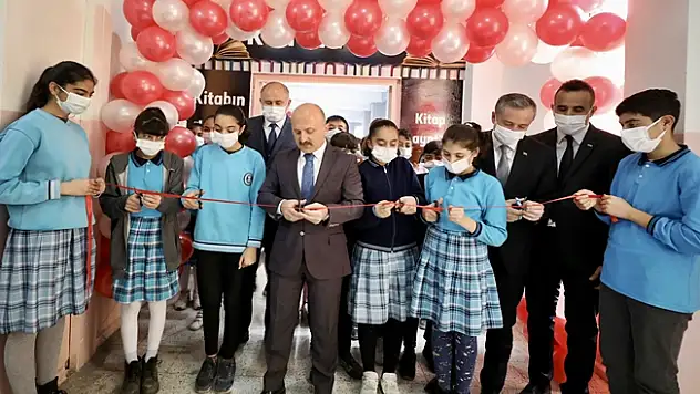 Ağrı Valisi, Kütüphane Açılışını Yaptı