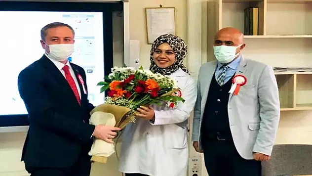 Müdür Kökrek'ten öğretmene doğum günü sürprizi