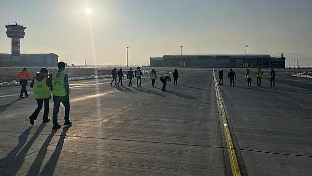 Ağrı Ahmed-i Hani Havalimanı'ında FOD yürüyüşü gerçekleştirildi