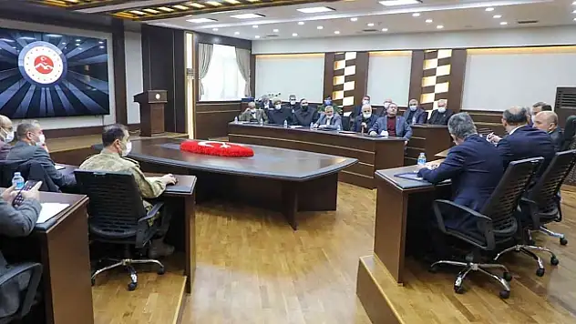 Ağrı Valisi Varol, muhtarlarla bir araya geldi