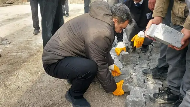 Diyadin'de kilitli parke taşları döşendi