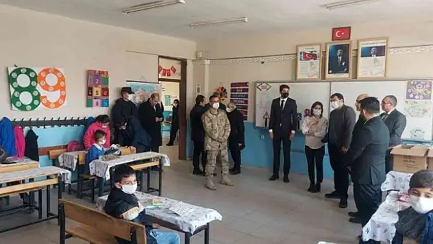 Diyadin Kaymakamı Alper Balcı köy okullarını ziyaret etti