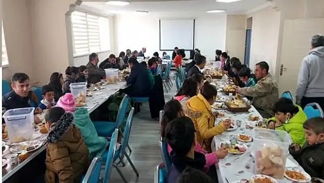 Diyadin Kaymakamı özel çocuklarla kahvaltı etkinliğinde bir araya geldi