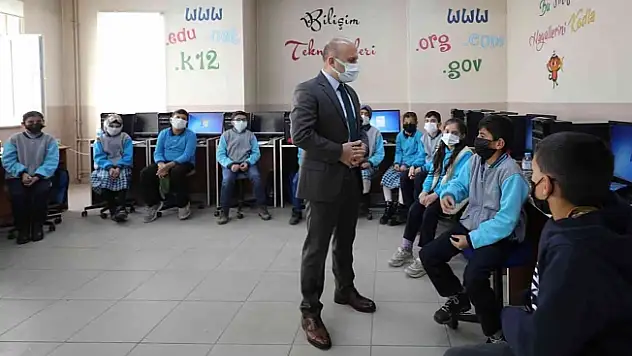 Vali Varol'dan okul ziyareti