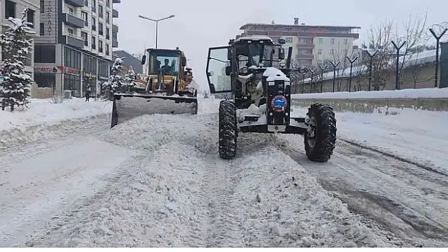 Ağrı'da Kar Temizleme Çalışmaları Hız Kesmeden Devam Ediyor!