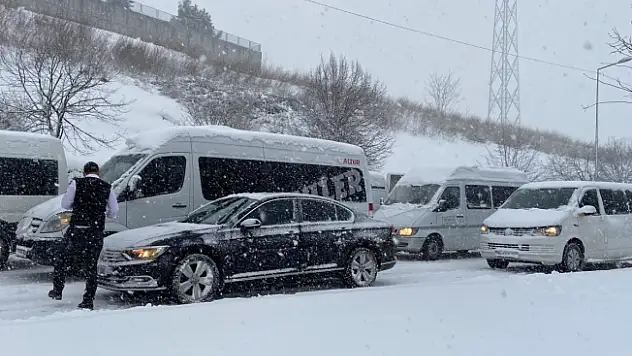 İstanbul'da yolda kalan vatandaşlar tepki gösterdi!