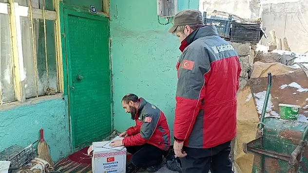 Sadakataşı Derneği, bin 400 aileye gıda kolisi yardımı yaptı