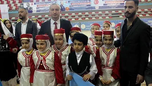 Ağrı'da Halk Oyunları İl Birinciliği Yarışmaları Yapıldı